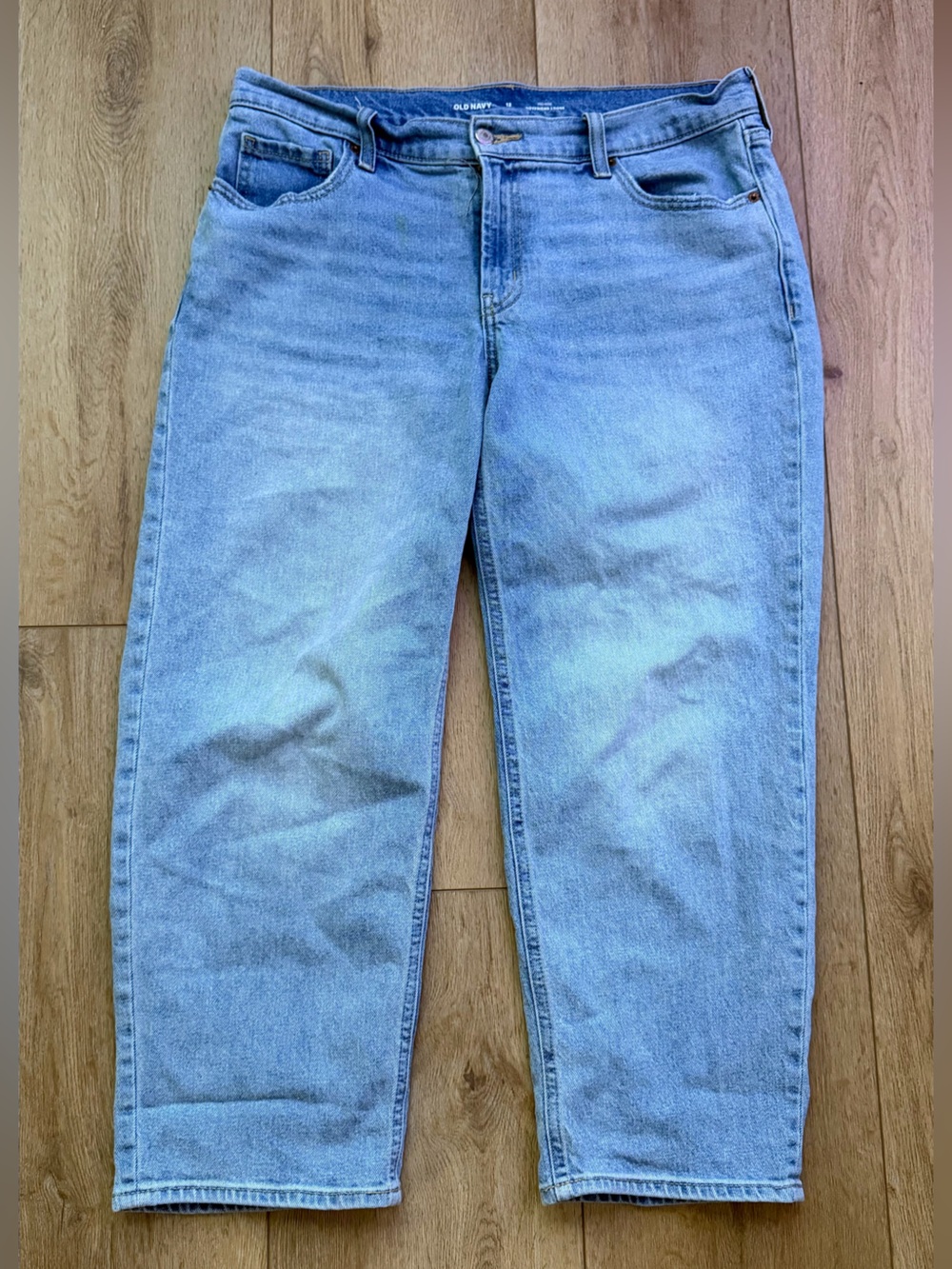Old Navy Mid-Rise WOW Boyfriend Jeans Size 10 Short Cuffed Medium Wash